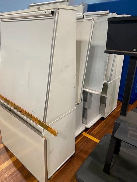 Whiteboard stand on wheels